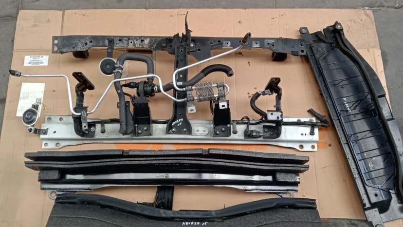 Nissan Navara d23 np300 14- belka wzmocnienie  zamek wspornik