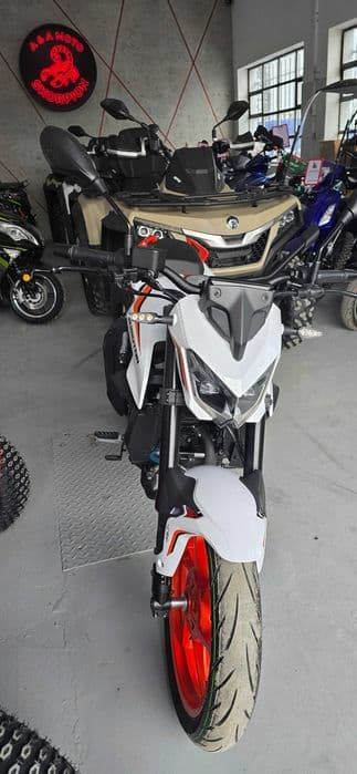 Motocykl Naked QJMOTOR TRX 125cm3,,Kask GRATIS