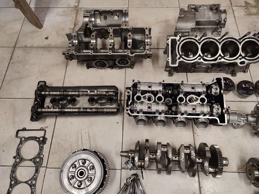 Yamaha YZF R1 RN04 00-01  silnik części wał skrzynia karter kapa 1000