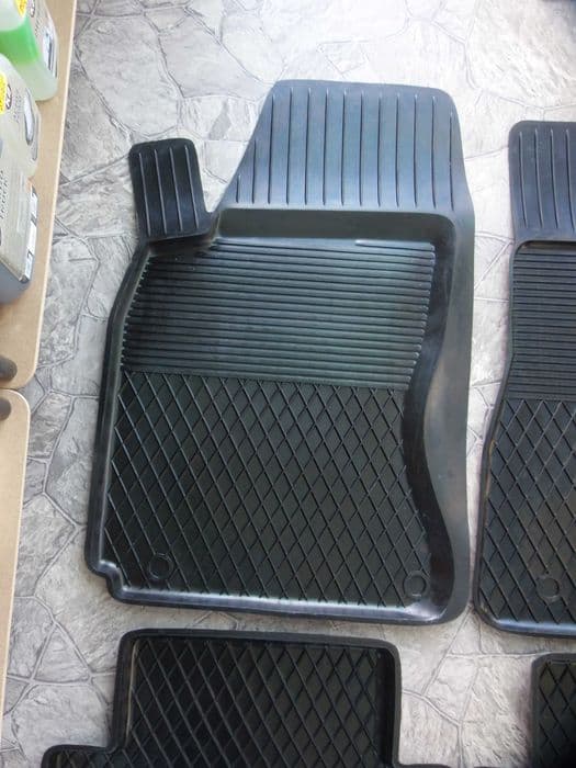 Dywaniki Gumowe Toyota Rav-4 Land Cruiser Hilux Camry Avensis Yaris