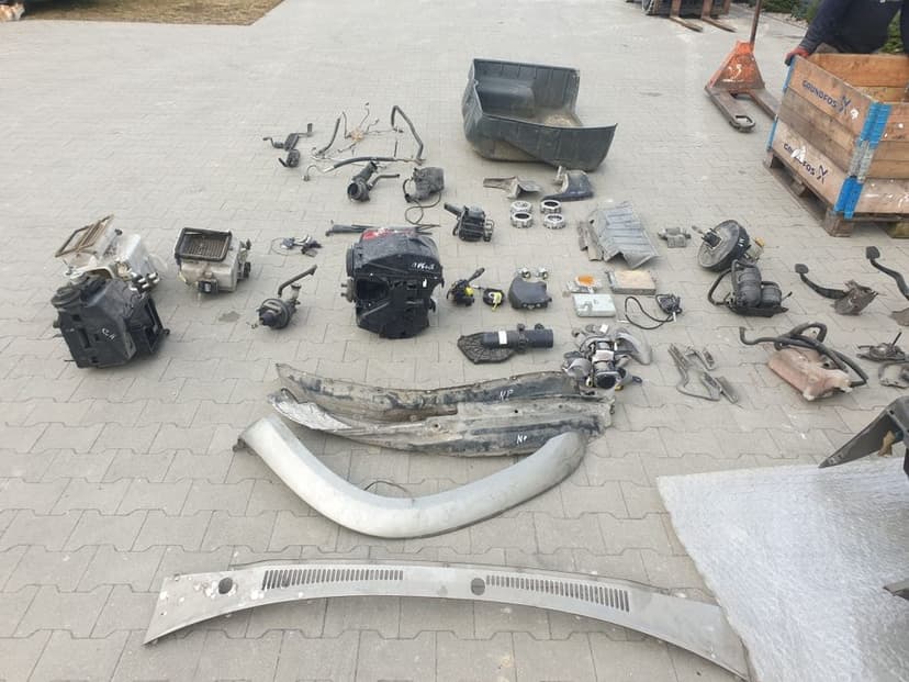 Części do Nissan Patrol Y61.  (Cena za wszystko z ogłoszenia )