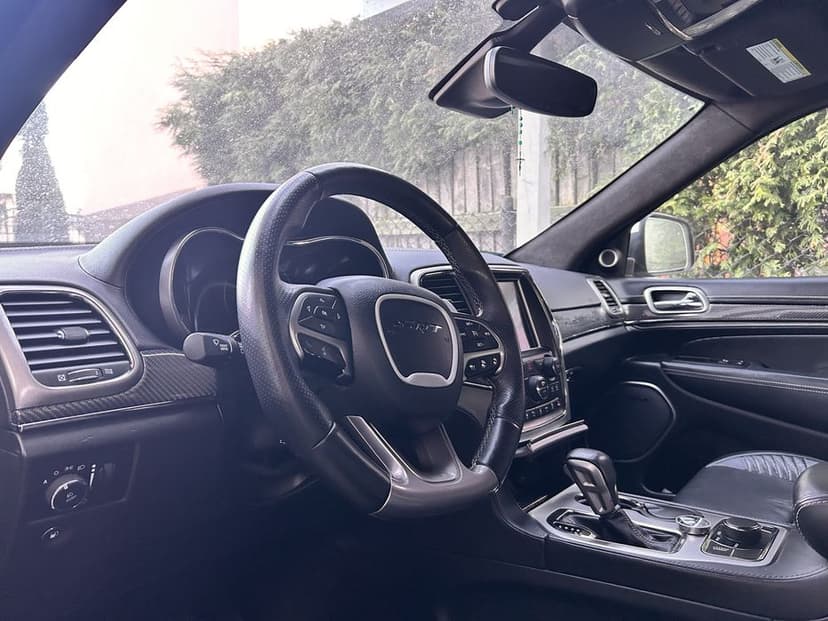 Jeep Grand Cherokee SRT polift