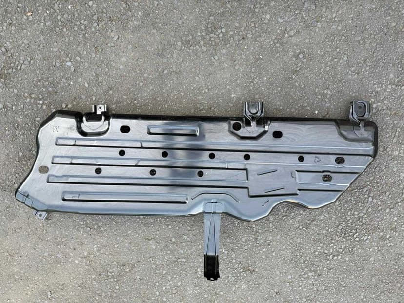 Osłona zbiornika paliwa TOYOTA LAND CRUISER 300