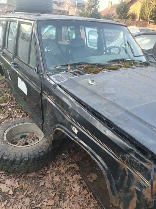 Jeep Cherokee kolor czarny 5 drzwi na części