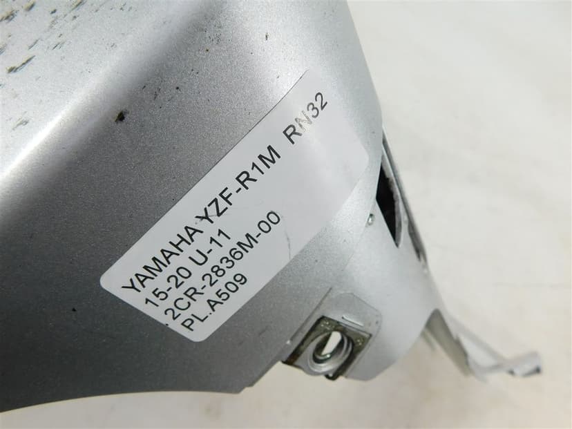 PŁUG PLASTIK OWIEWKA YAMAHA YZF-R1M RN32 15-20 U-11 2CR-2836M-00