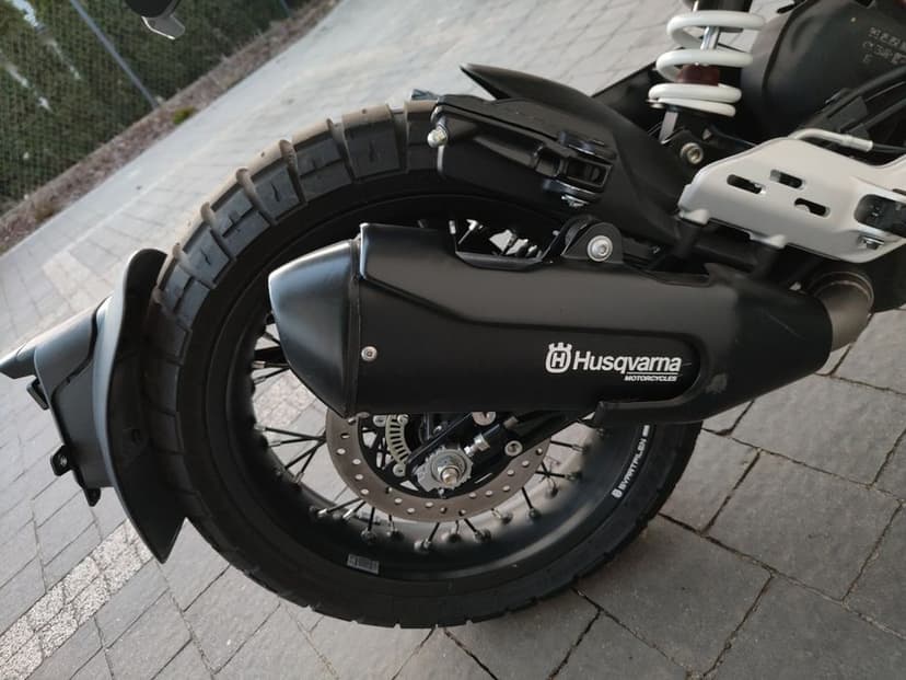 Husqvarna Svartpilen 125 KTM