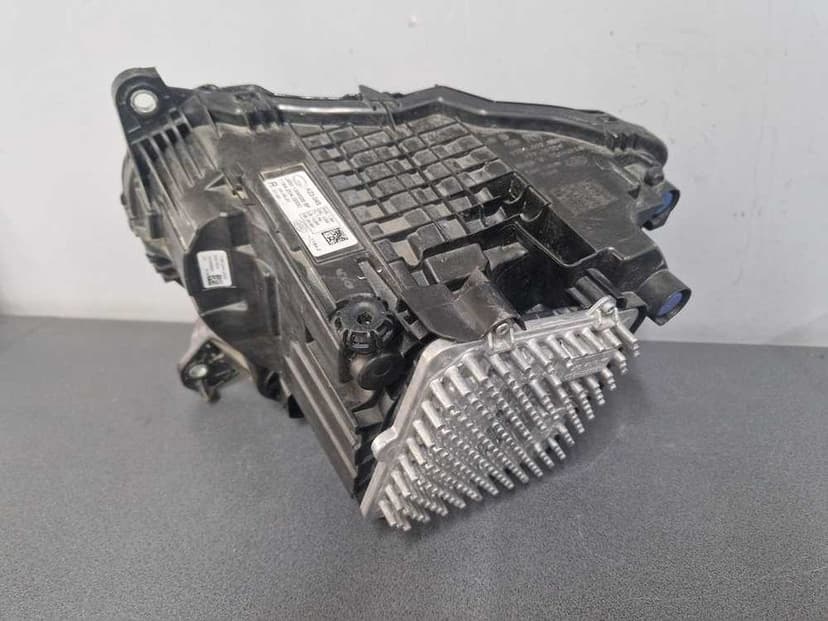 Land Rover Defender 19r.- Lampa Przód Prawa Full Led