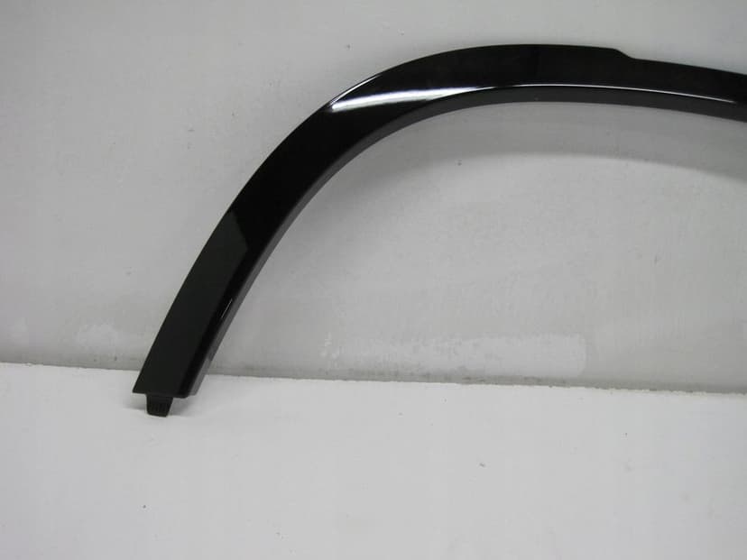 LISTWA BŁOTNIKA PRZEDNIA PRAWA LAND ROVER DEFENDER L8B2-16A074-BB