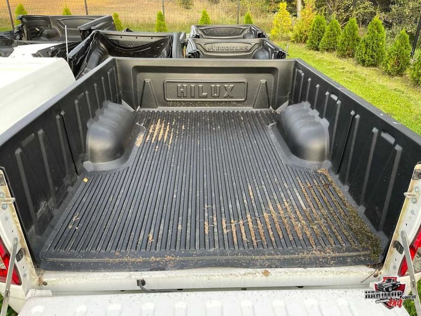 Kuweta Toyota Hilux 1,5 kabiny na pakę wykładzina