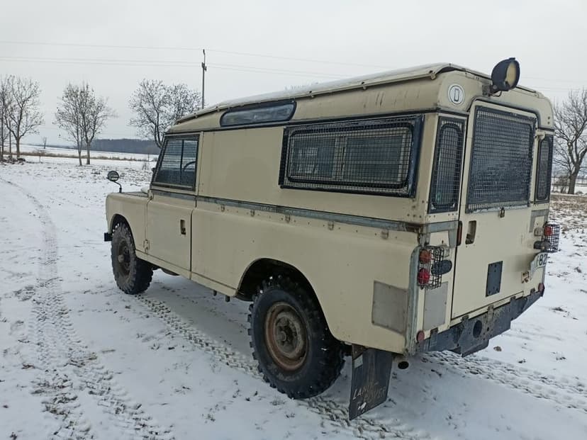 Land Rover Defender 2.6 benzyna mały przebieg 45 tyś.