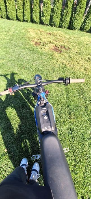 SPRZEDAM elektryczny cross SURRON  LIGHT BEE S stan bardzo dobry, gara