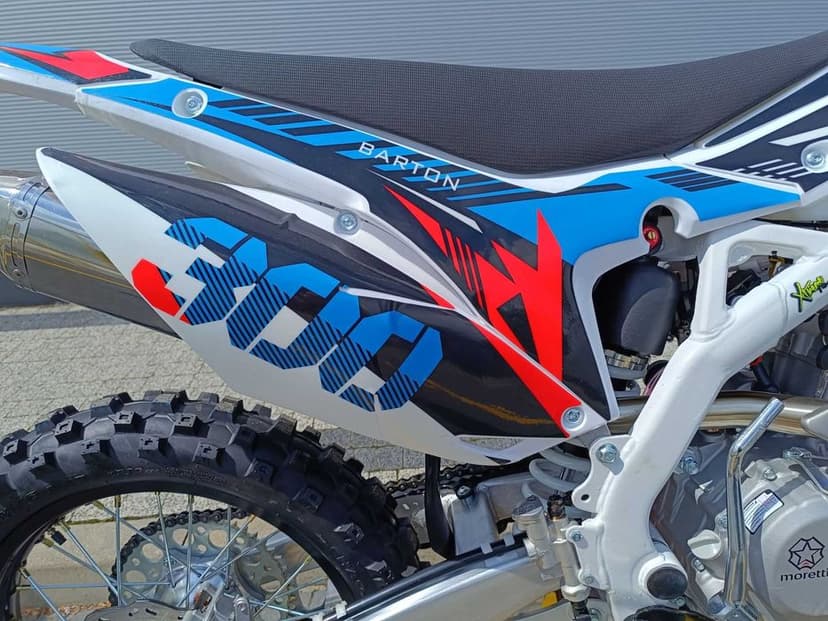 Cross 300 Barton NXT 300 ciecz 21/18" lampa Duży Raty Dostawa