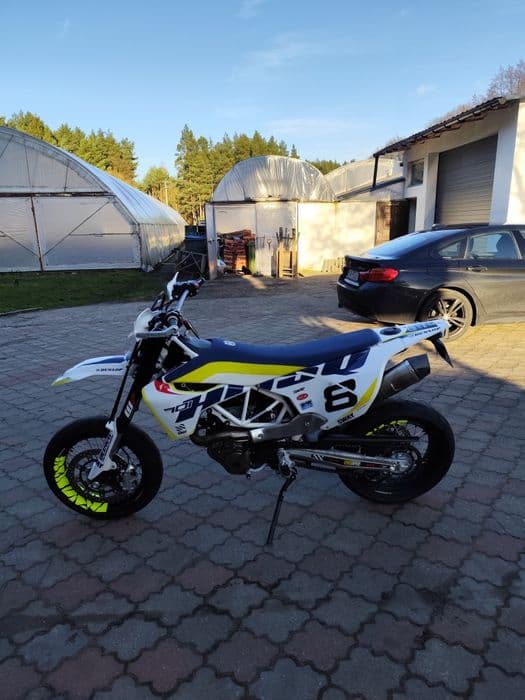 Husqwarna 701 supermoto
