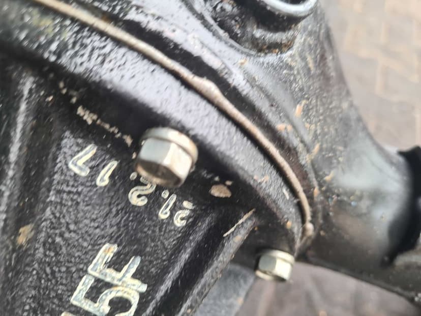 Suzuki Jimny IV 1.5 22r most dyfer przód W15F belka zawieszenia