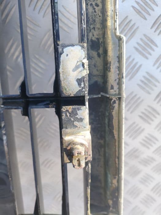 atrapa chłodnicy grill TOYOTA Land Crusier HDJ80