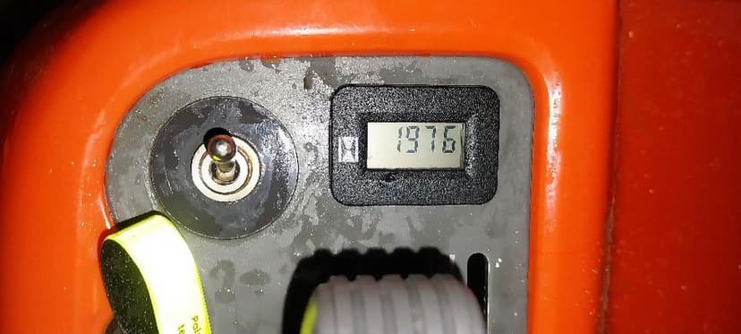 Husqvarna rider r214tc