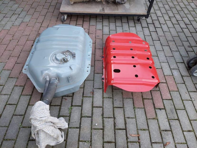 Nissan Patrol Y60 zbiornik paliwa z czujnikiem osłona zbiornika