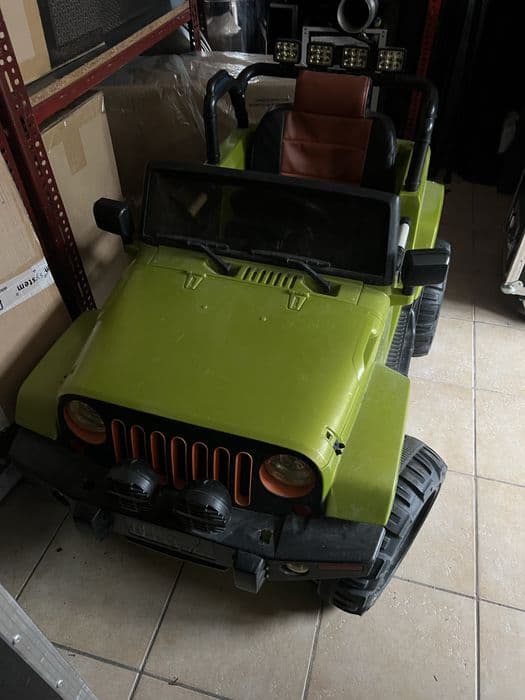 Jeep Wrangler auto na akumulator