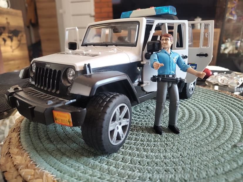 Bruder Jeep Wrangler Policja