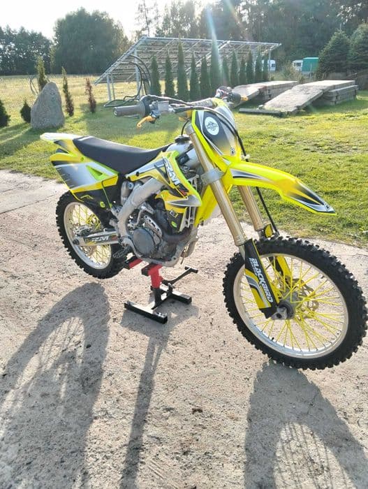 Cross Suzuki RMZ 450 - Mocny, gotowy do jazdy