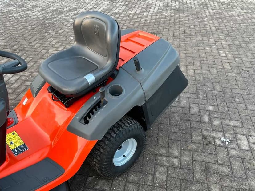 Husqvarna - używany traktorek ogrodowy model CTH 174