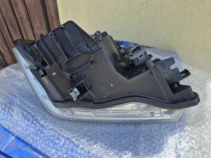 Lampa lewa Nissan Navara, Pathfinder. 1EE.233.055-01. Europa,  idealna