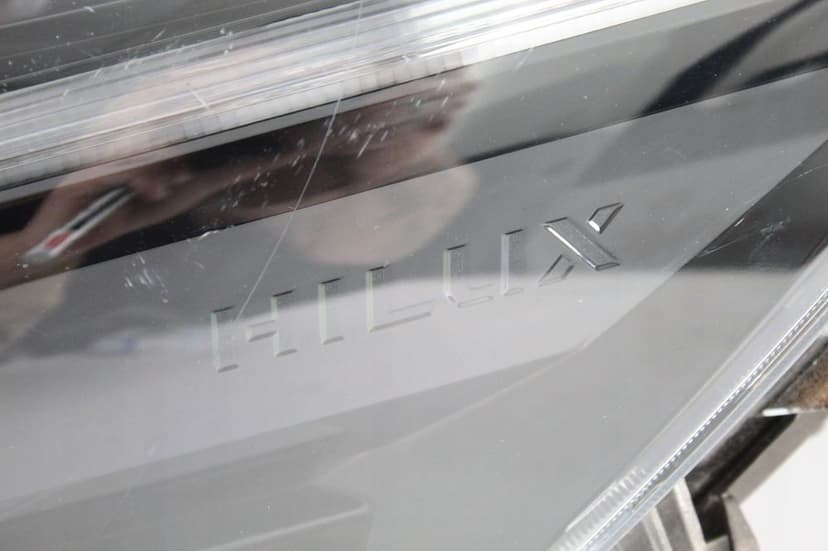 lampa lewa przód toyota hilux lift full led oryginalna