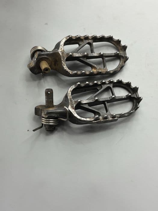 Podnóżki Nóżki Stopki SUZUKI Rm RMZ 125 / 250 / 450