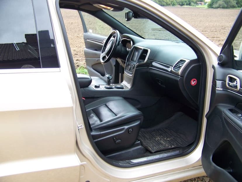 Jeep grand cherokee OVERLAND 3.0 Salon polska