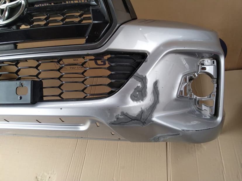 Toyota Hilux VIII Lift Zderzak Atrapa 17-21