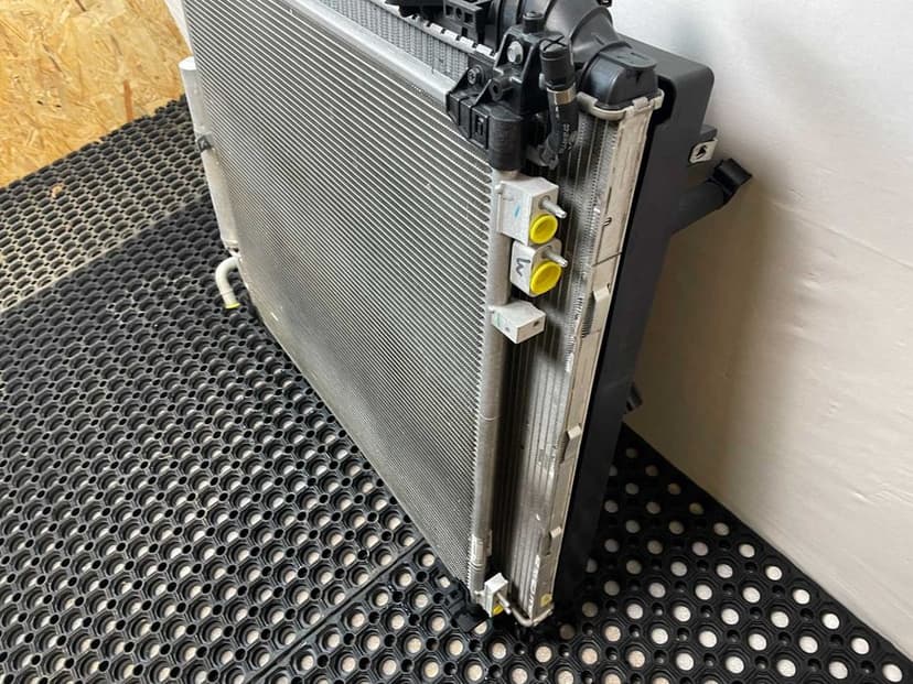 Komplet chłodnic chłodnice wentylator Land Rover Defender II L663 20-