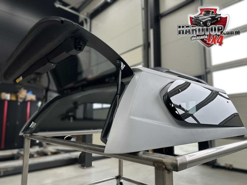 Zabudowa paki HardtopToyota Hilux Revo 2015+ Szyby Uchylne