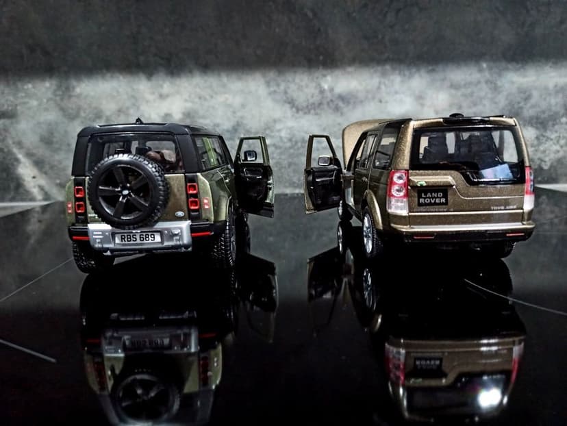 1:24 Land Rover Defender i Discovery