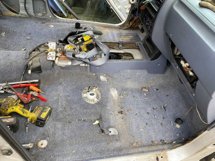 Toyota land cruiser 90 3 drzwi dywan wykładzina tył - przod europa