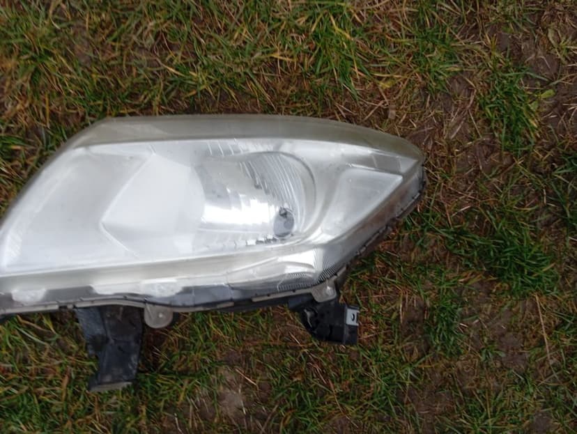 Lampa reflektor lewy przód Nissan Navara Oryginał Europa
