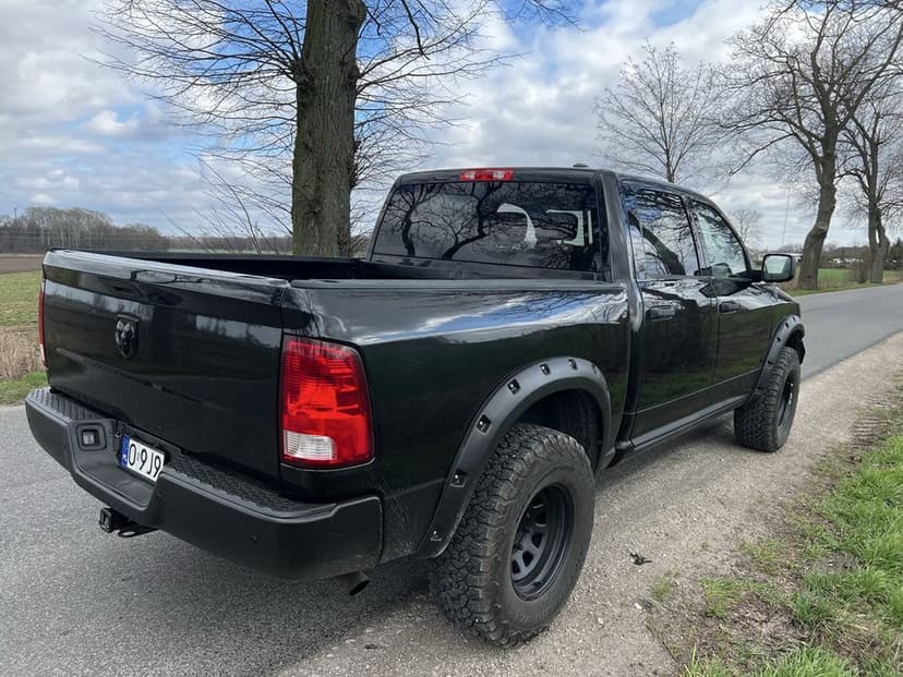 Dodge RAM 1500 5.7 HEMI Crew Cab Kanada, mały przebieg, LIFT 2”