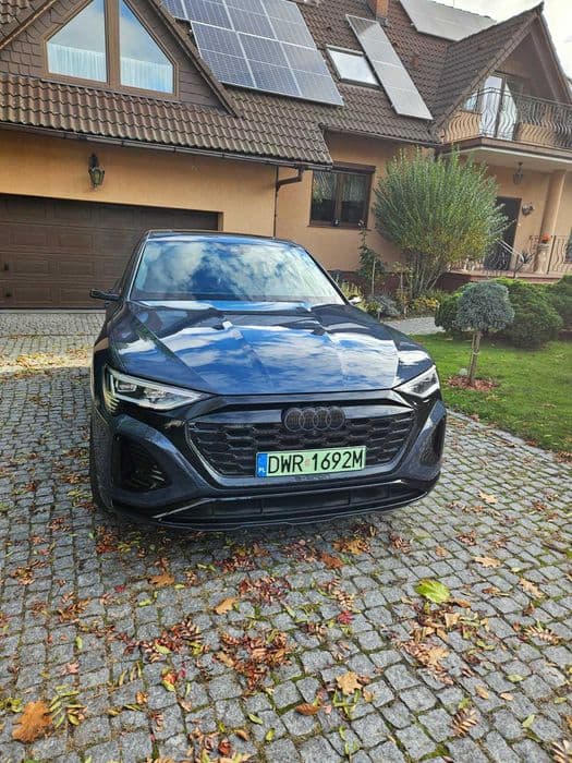 Audi Q8 Sportback e-tron Faktura VAT 23%