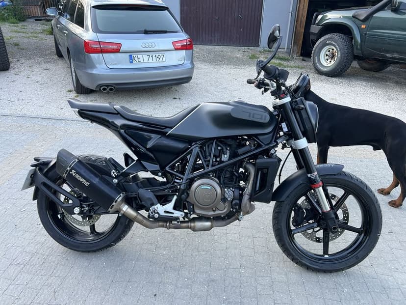 Husqvarna Svartpilen 701 ! Akrapovic ! Vitpilen