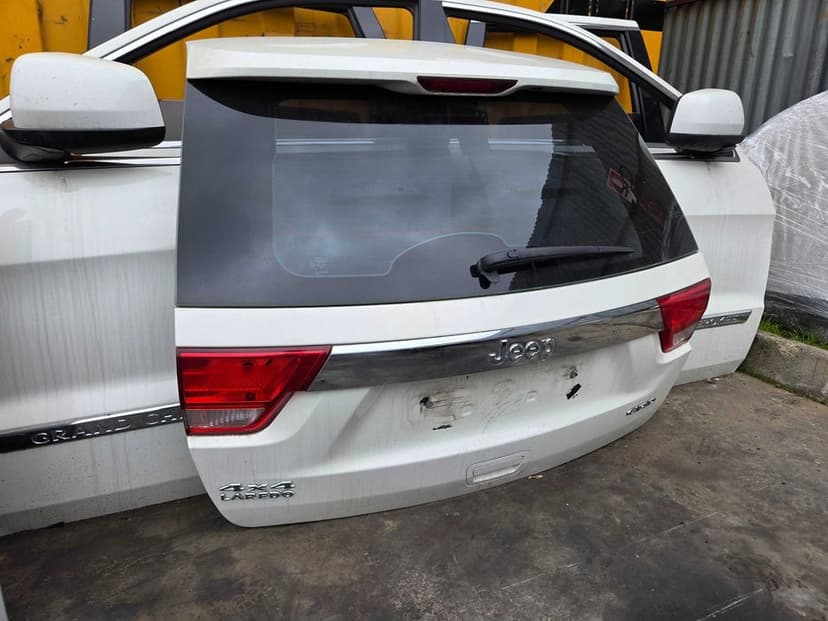 Jeep Grand Cherokee WK2 kompletna klapa bagażnika