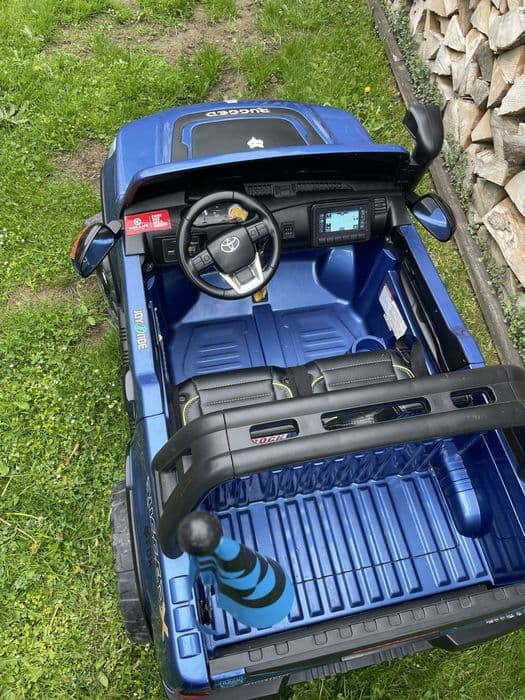 Toyota hilux 4x4, 4 mocne silniki 12V 45W odbior osobisty