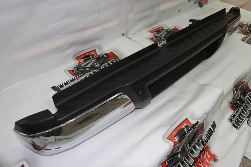 Zderzak tylny tył Nissan Navara Np300