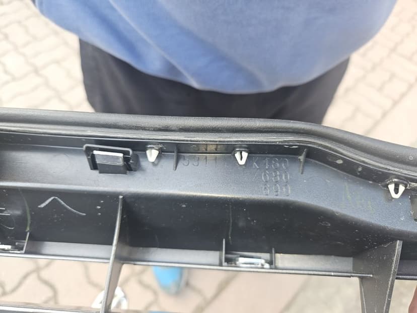 Atrapa Grill Toyota Hilux