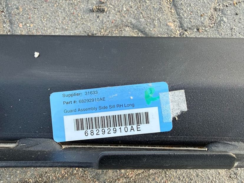 Progi boczne / Listwy boczne / Osłony progów bocznych Jeep Wrangler JL