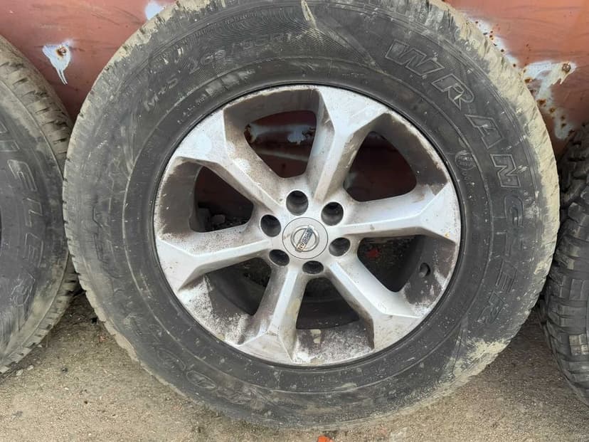 Felgi nissan navara d40 17' + 2 ładne opony
