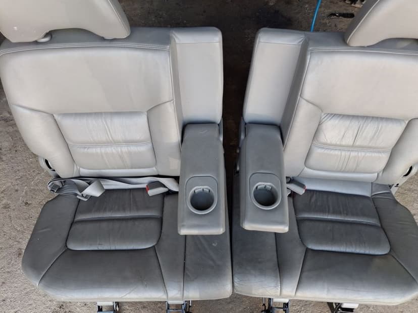 Fotele Nissan patrol gr y61 drugi rząd Stan bardzo dobry skóra