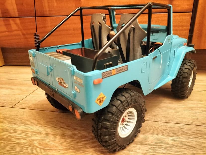Model rc trial crawler toyota land cruiser 1/10 hard body zamiana
