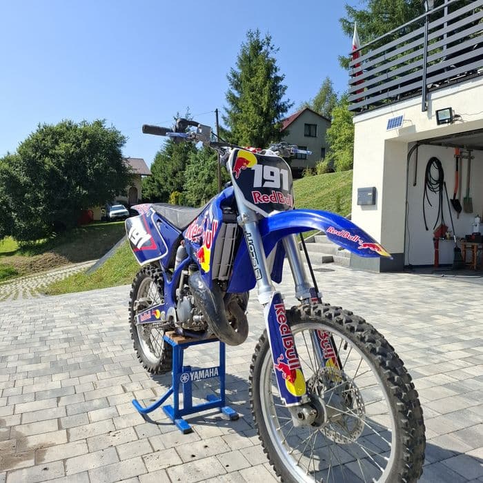 Cross  Yamaha yz125 Redbull