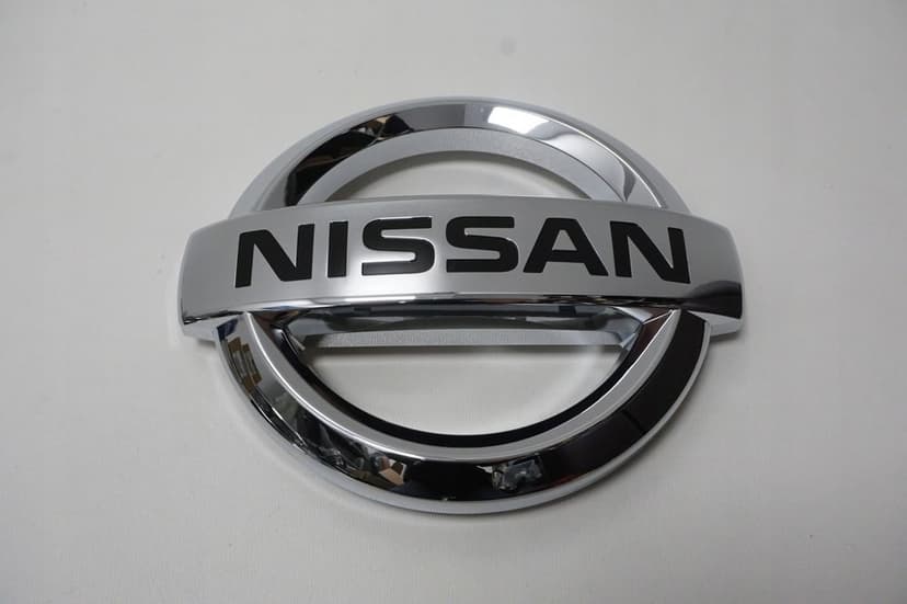 EMBLEMAT LOGO ZNACZEK GRILLA PRZÓD NISSAN PATHFINDER R51 NAVARA D40 LI
