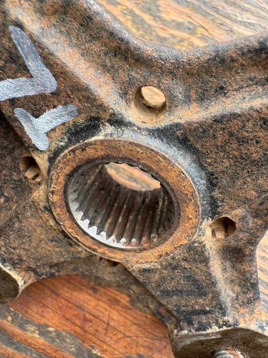 krzyzak lewy tyl piasta kola tyln BRP can am can-am outlander renegade