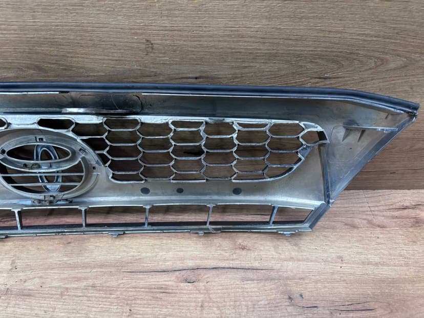 Grill atrapa zderzaka Toyota Hilux